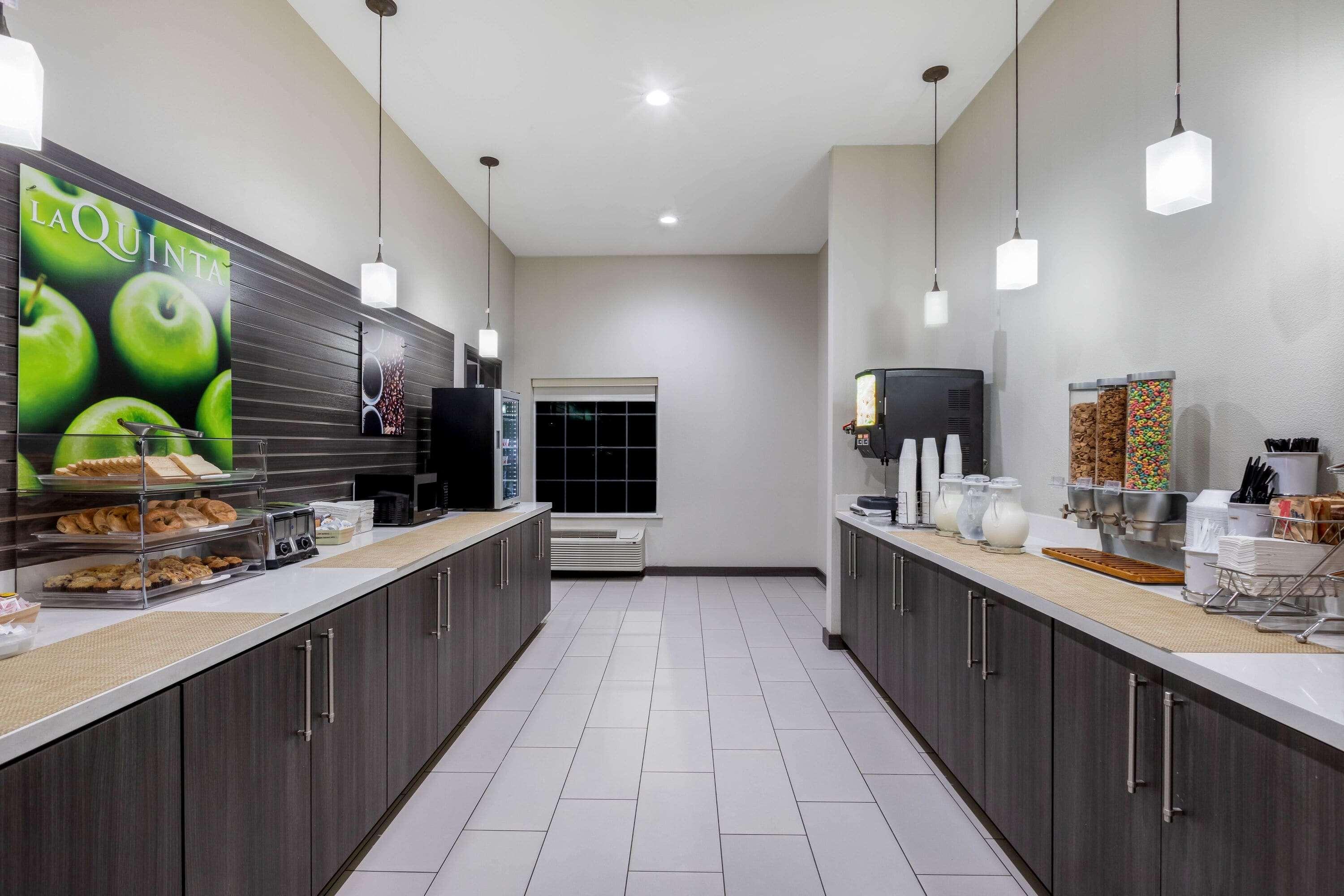 La Quinta By Wyndham Claremore Exterior photo